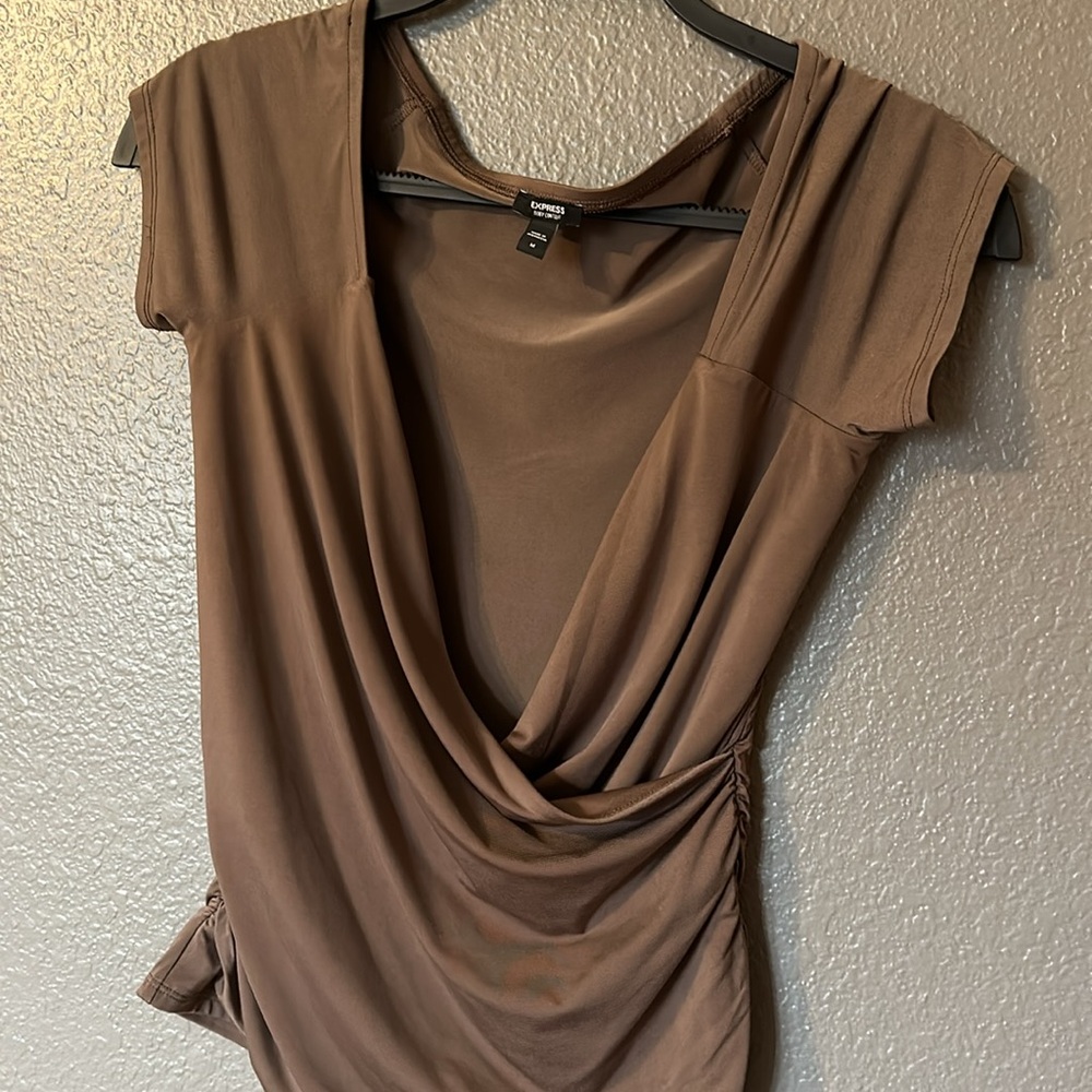 Express body contour top Size medium EEUC
